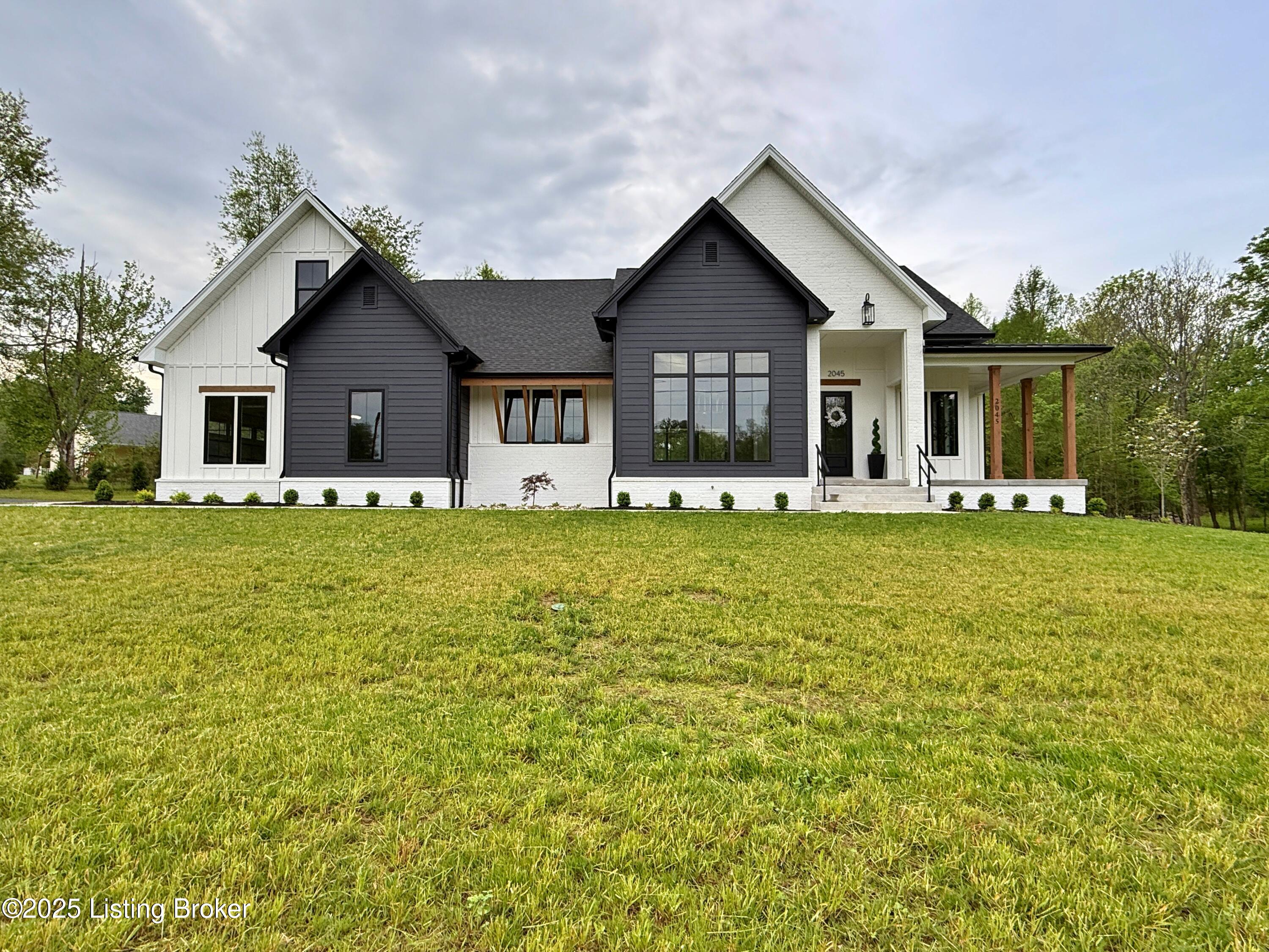 2045 W Rhudes Creek Rd, Elizabethtown, Pennsylvania image 2