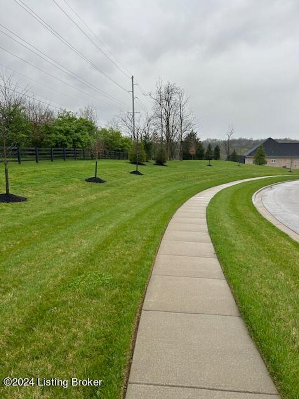 Photo of 127 Locust Park Pl, Louisville, KY 40245 (MLS # 1712283)