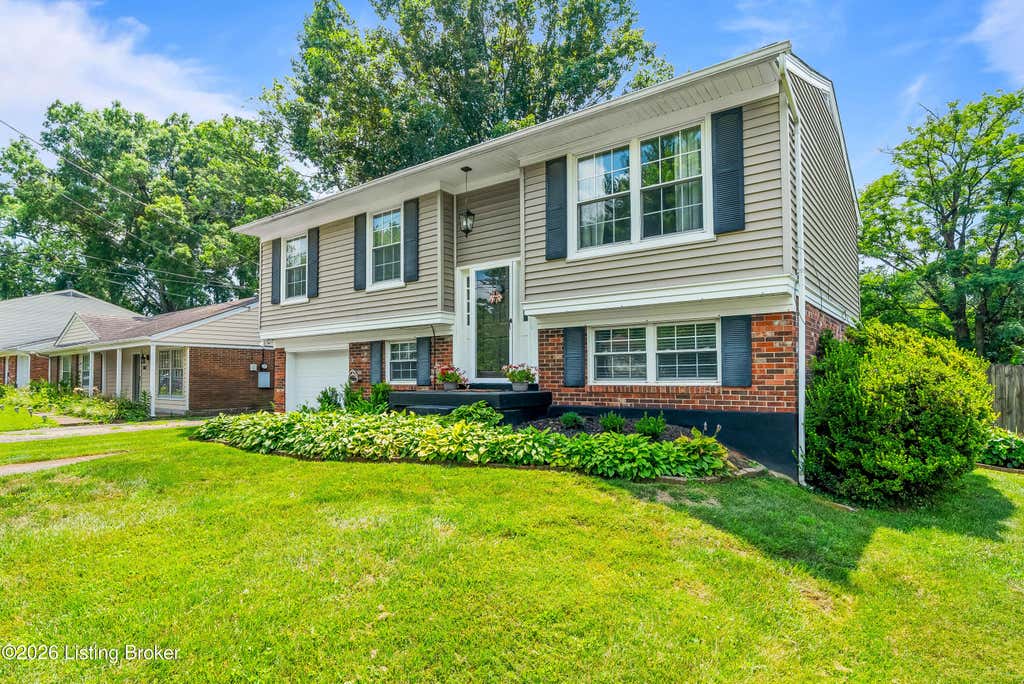 Photo of 1814 The Meadow Rd, Louisville, KY 40223 (MLS # 1722697)