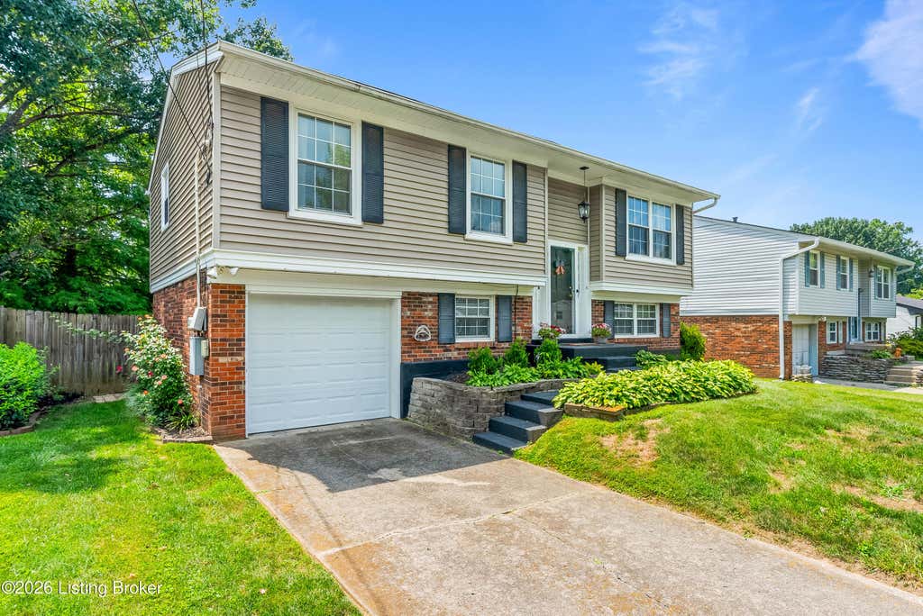 Photo of 1814 The Meadow Rd, Louisville, KY 40223 (MLS # 1722697)