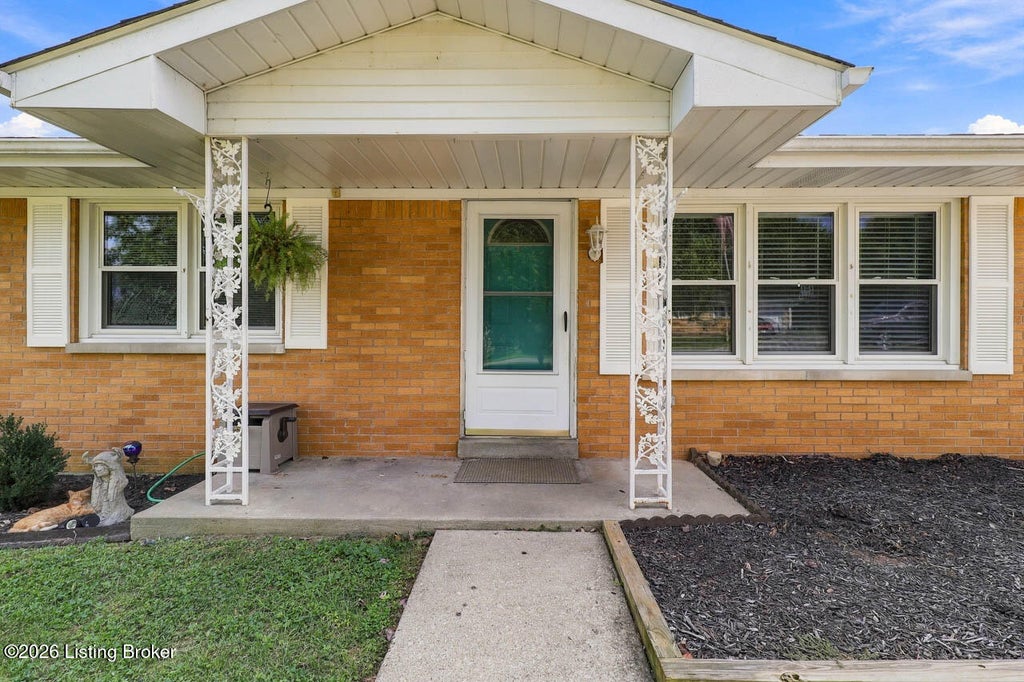 Photo of 302 Cheryl Ave, Vine Grove, KY 40175 (MLS # 1730039)