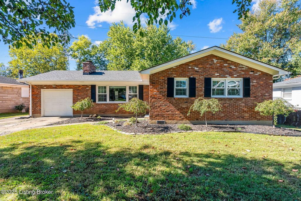 Photo of 4003 Blossomwood Dr, Louisville, KY 40220 (MLS # 1701377)