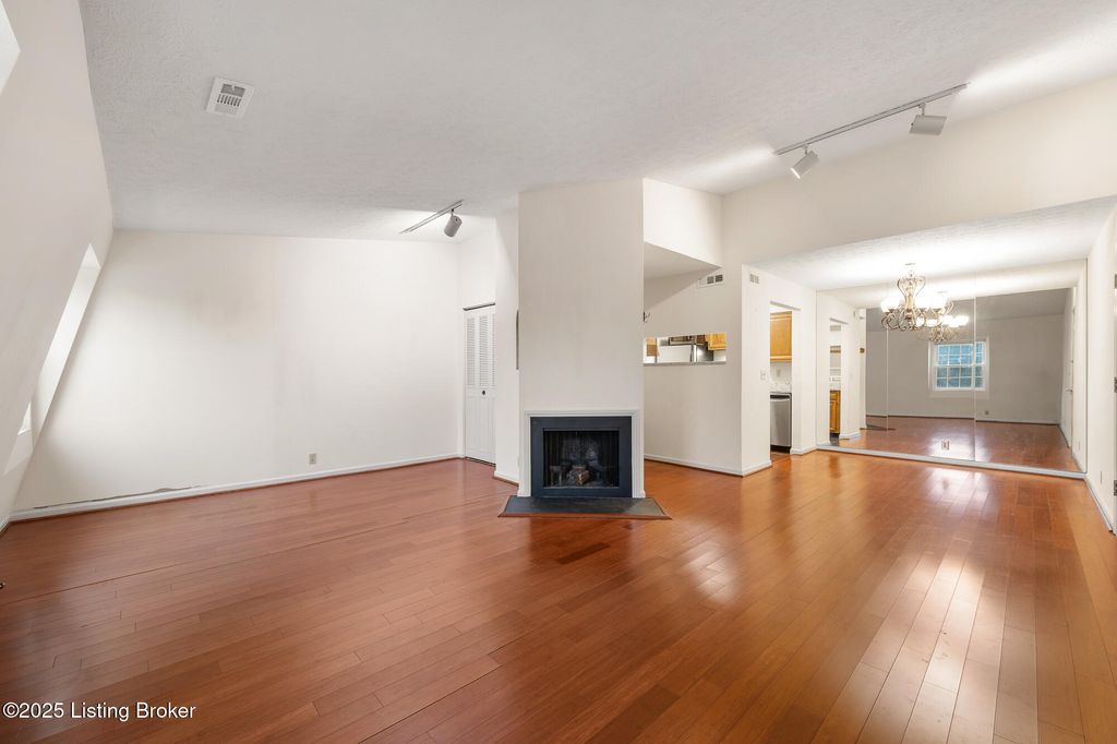 Photo of 3603 Brownsboro Rd #7, Louisville, KY 40207 (MLS # 1703992)