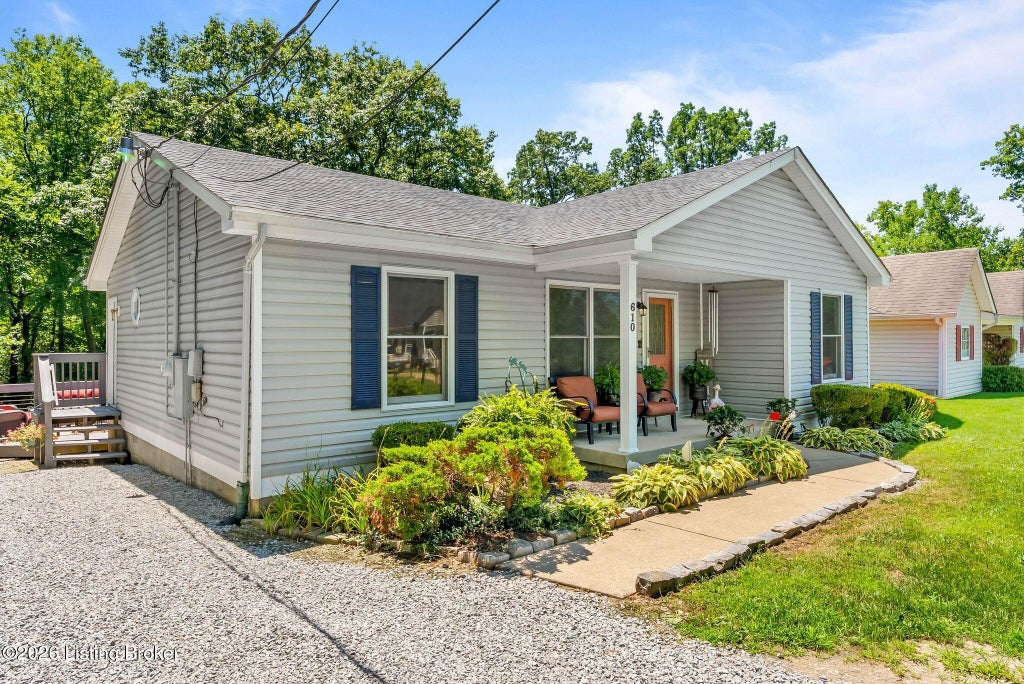 Photo of 610 W Madison St, La Grange, KY 40031 (MLS # 1723419)