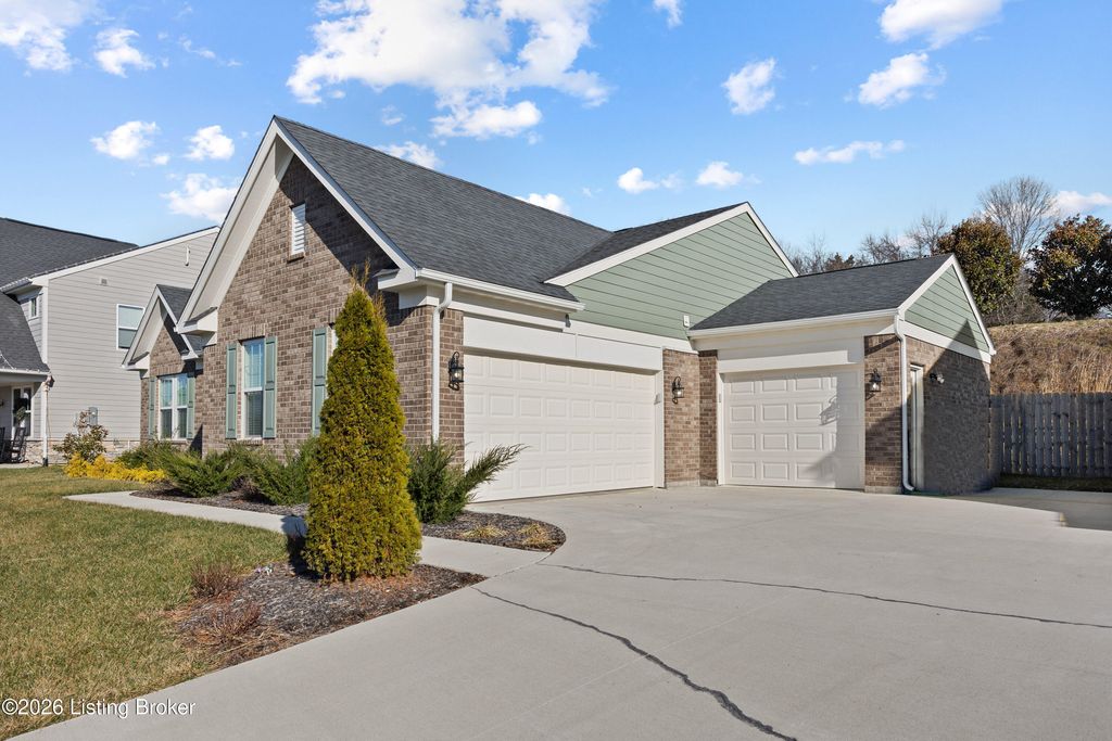 Photo of 2116 Quail Ridge Dr, La Grange, KY 40031 (MLS # 1706074)
