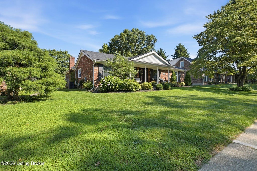 Photo of 6807 Tottenham Rd, Louisville, KY 40207 (MLS # 1726133)