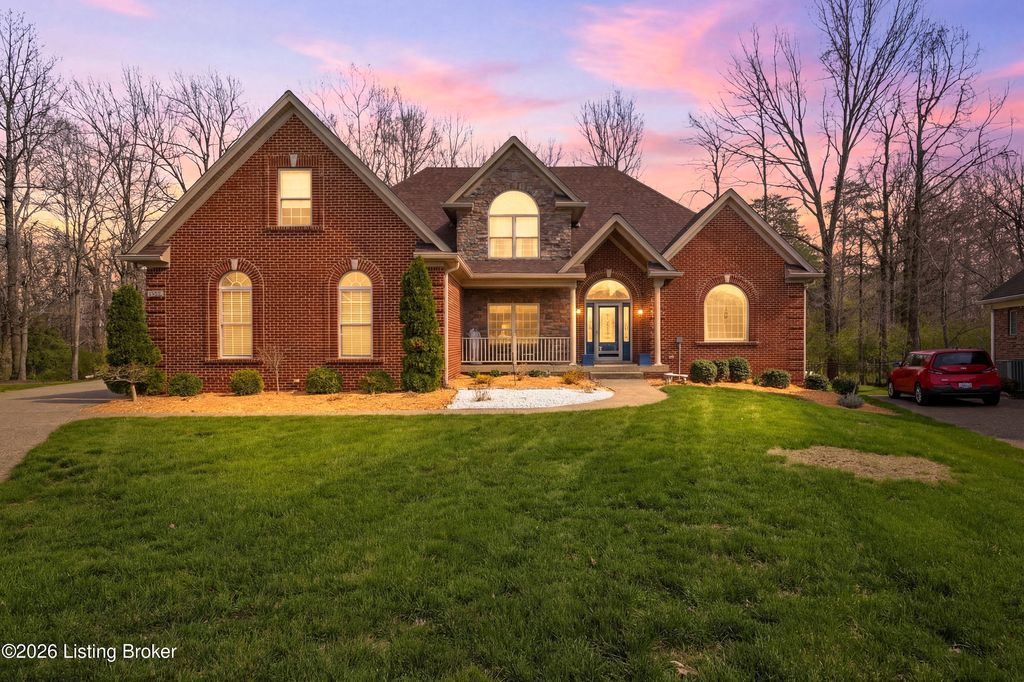 Photo of 2707 Windsor Lakes Pkwy, Louisville, KY 40214 (MLS # 1712368)