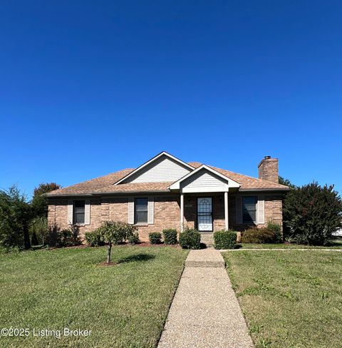 Photo of 4901 Hunters Point Cir, Louisville, KY 40216 (MLS # 1701036)