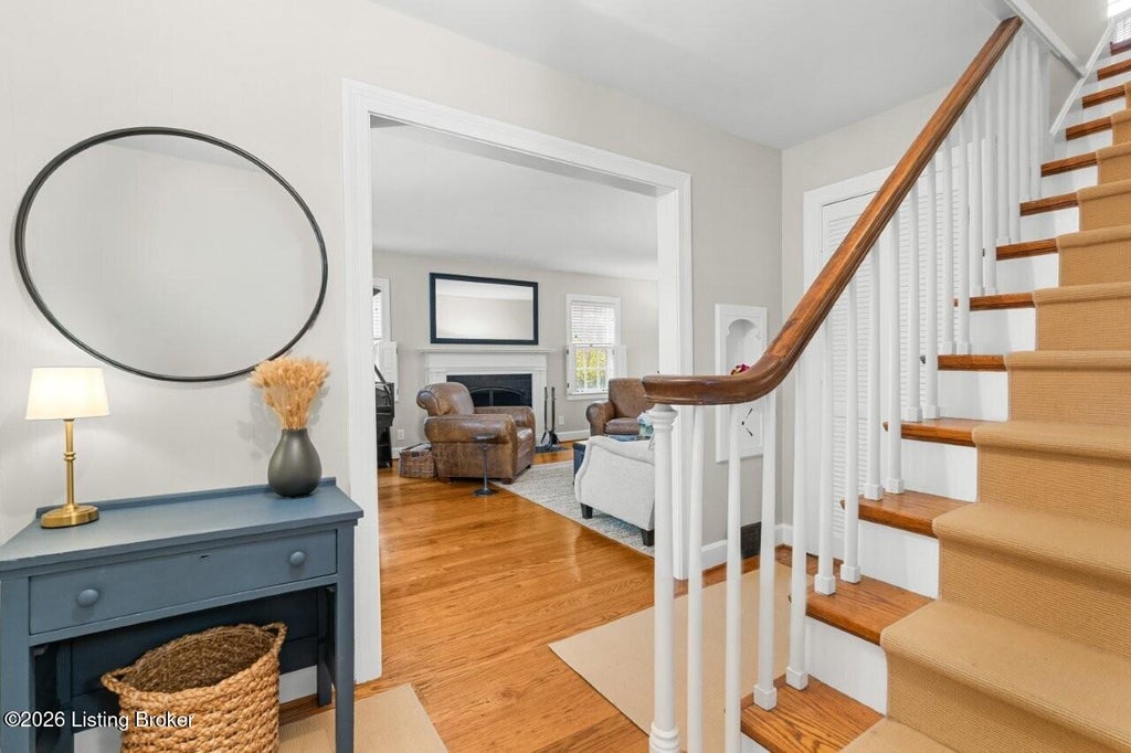 Photo of 4029 St. Ives Ct, Louisville, KY 40207 (MLS # 1728449)