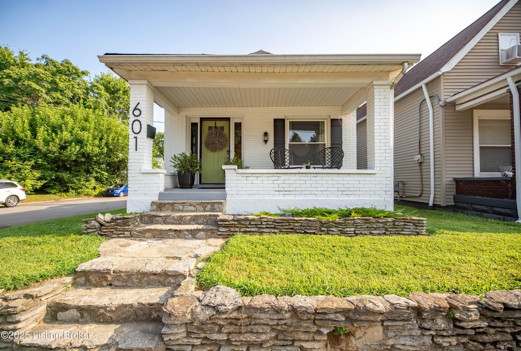 Photo of 601 E Oak St, Louisville, KY 40203 (MLS # 1713450)