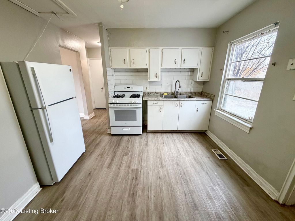 Photo of 6509 Evangeline Ave, Louisville, KY 40214 (MLS # 1710471)