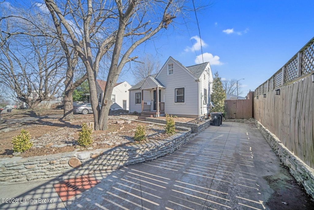 Photo of 2225 Fort St, Louisville, KY 40217 (MLS # 1707008)