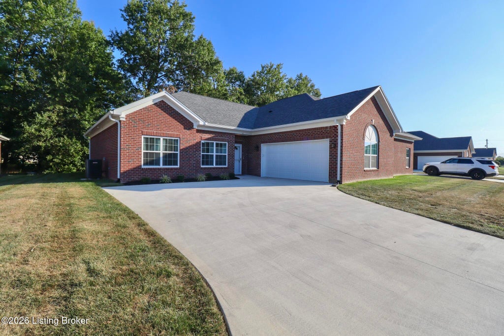 Photo of 186 Bullitt Creek Dr #6, Shepherdsville, KY 40165 (MLS # 1728297)