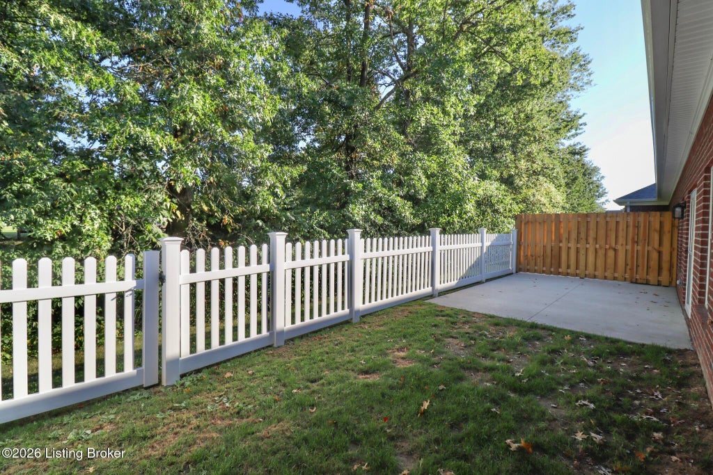 Photo of 186 Bullitt Creek Dr #6, Shepherdsville, KY 40165 (MLS # 1728297)