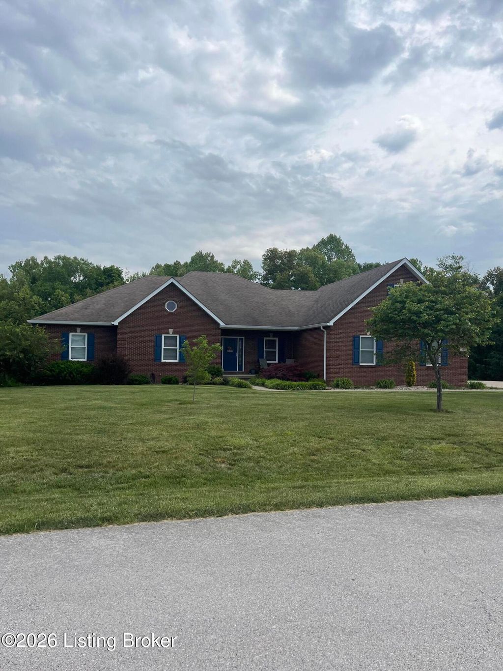 Photo of 330 Stonebriar Dr, Elizabethtown, KY 42701 (MLS # 1717862)
