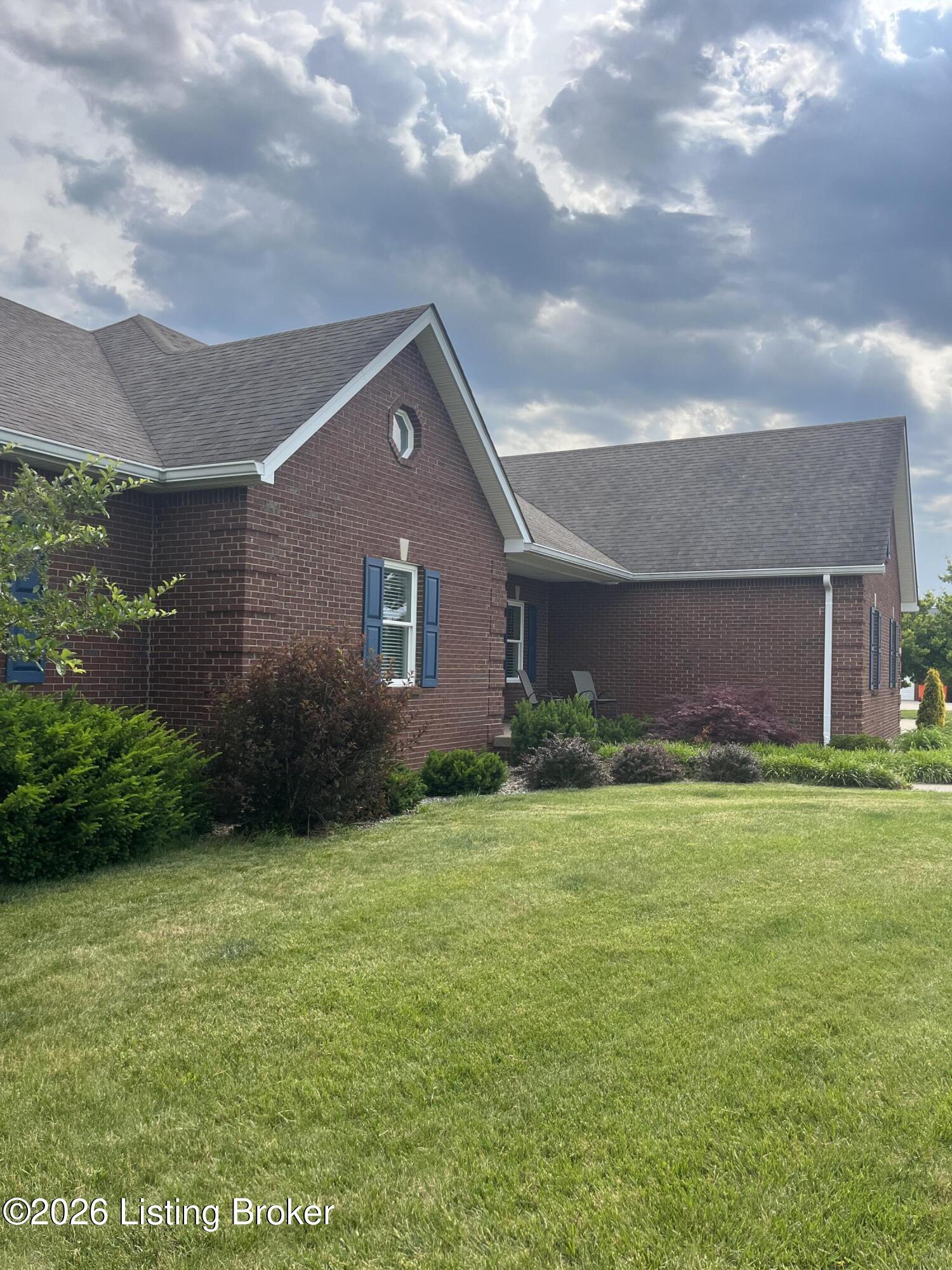330 Stonebriar Dr