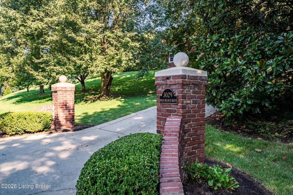 Photo of 3029 Beals Branch Dr, Louisville, KY 40206 (MLS # 1731672)