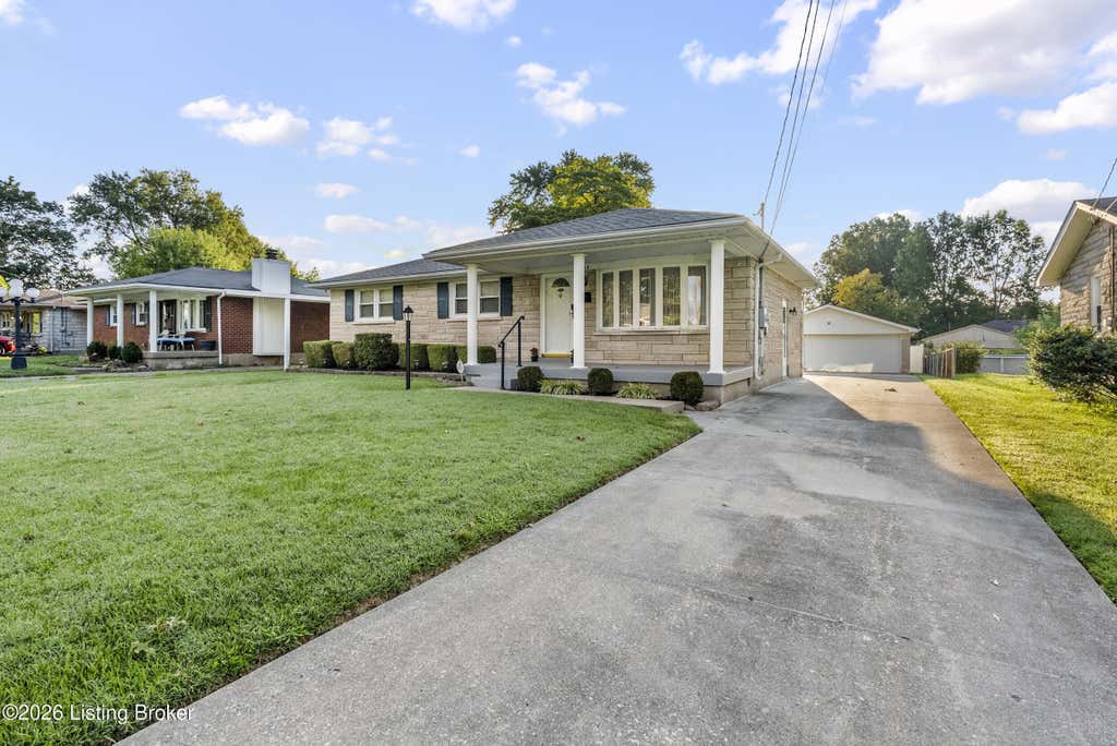 Photo of 7905 Canna Dr, Louisville, KY 40258 (MLS # 1726704)