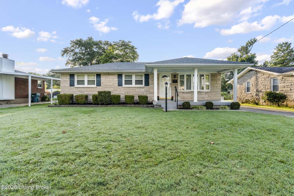 Photo of 7905 Canna Dr, Louisville, KY 40258 (MLS # 1726704)