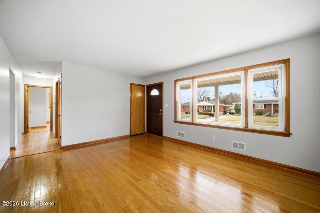 Photo of 4410 Kurtz Ave, Louisville, KY 40229 (MLS # 1703650)