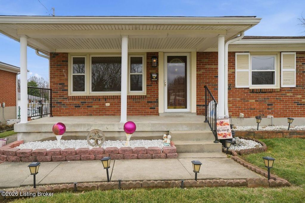 Photo of 4410 Kurtz Ave, Louisville, KY 40229 (MLS # 1703650)