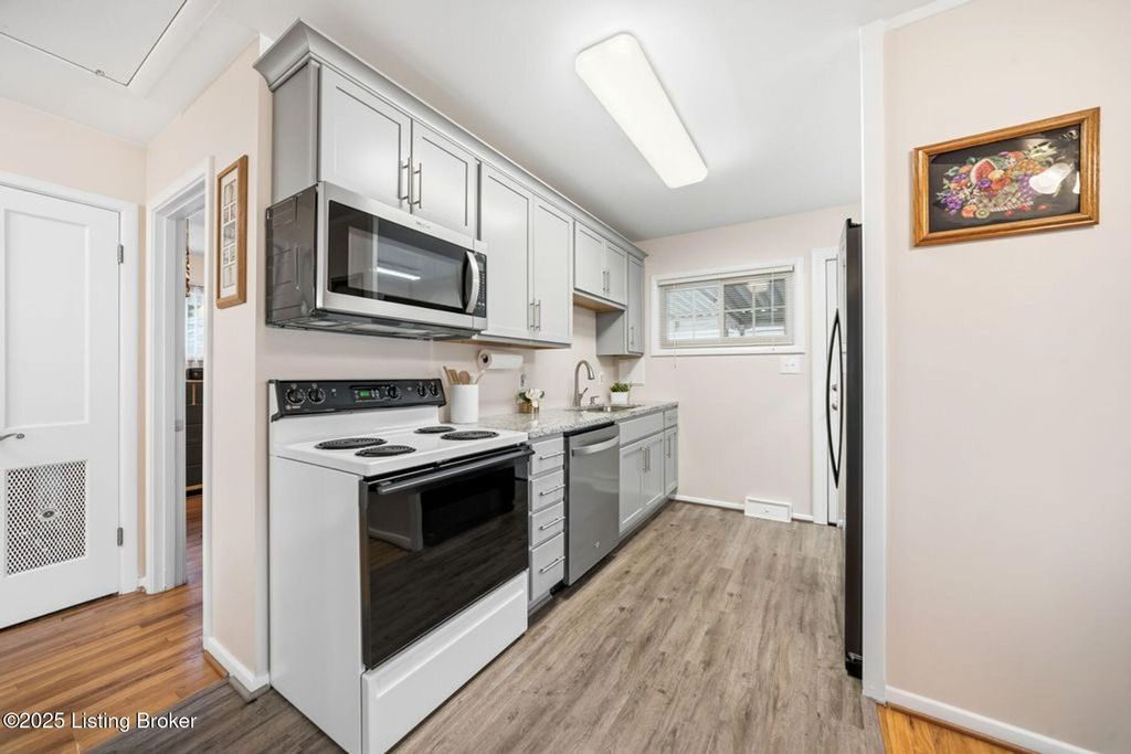 Photo of 4804 Redstart Rd, Louisville, KY 40213 (MLS # 1701541)
