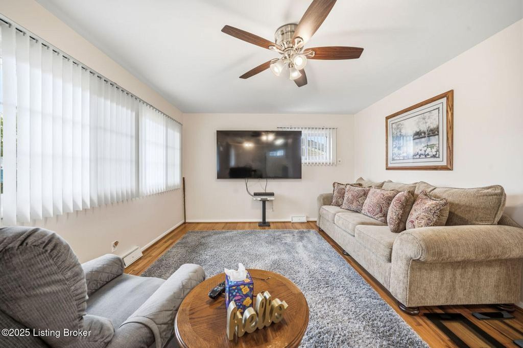 Photo of 4804 Redstart Rd, Louisville, KY 40213 (MLS # 1701541)