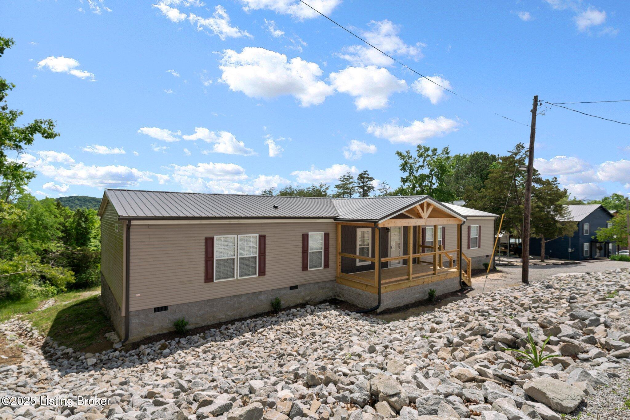 702 Lakeview Cir, Clarkson, Pennsylvania image 2