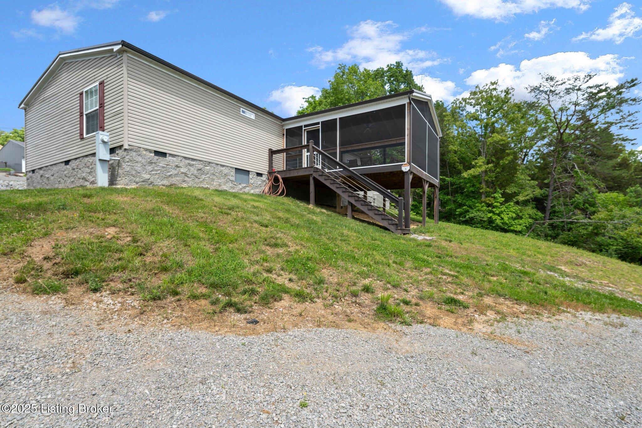 702 Lakeview Cir, Clarkson, Pennsylvania image 3