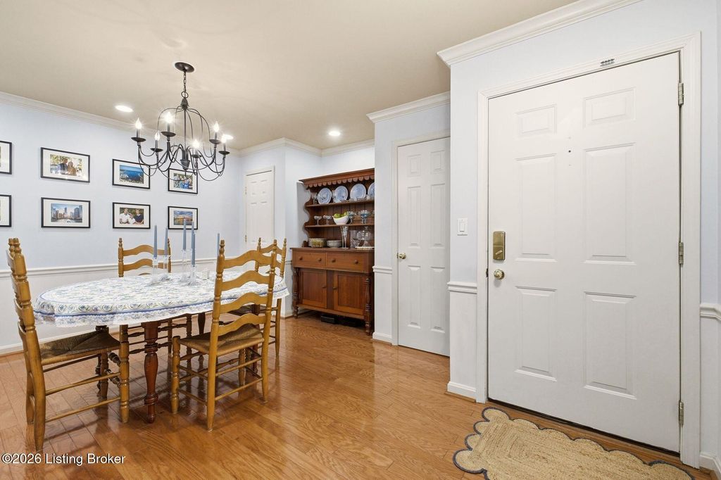 Photo of 410 Mockingbird Valley Rd #21, Louisville, KY 40207 (MLS # 1709748)