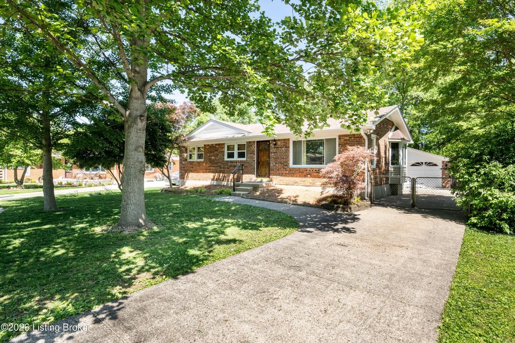 Photo of 3310 Bowie Dr, Louisville, KY 40219 (MLS # 1716066)