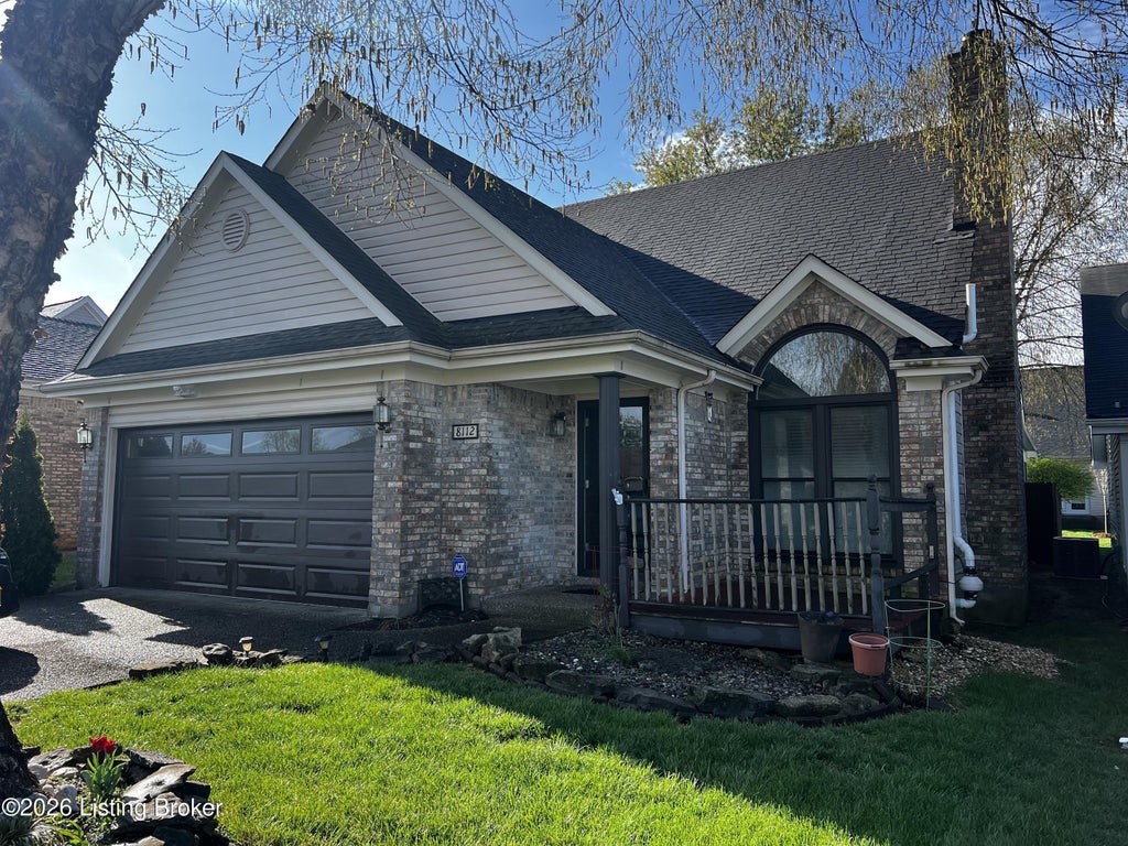 Photo of 8112 Cloudcroft Ln, Louisville, KY 40220 (MLS # 1729044)