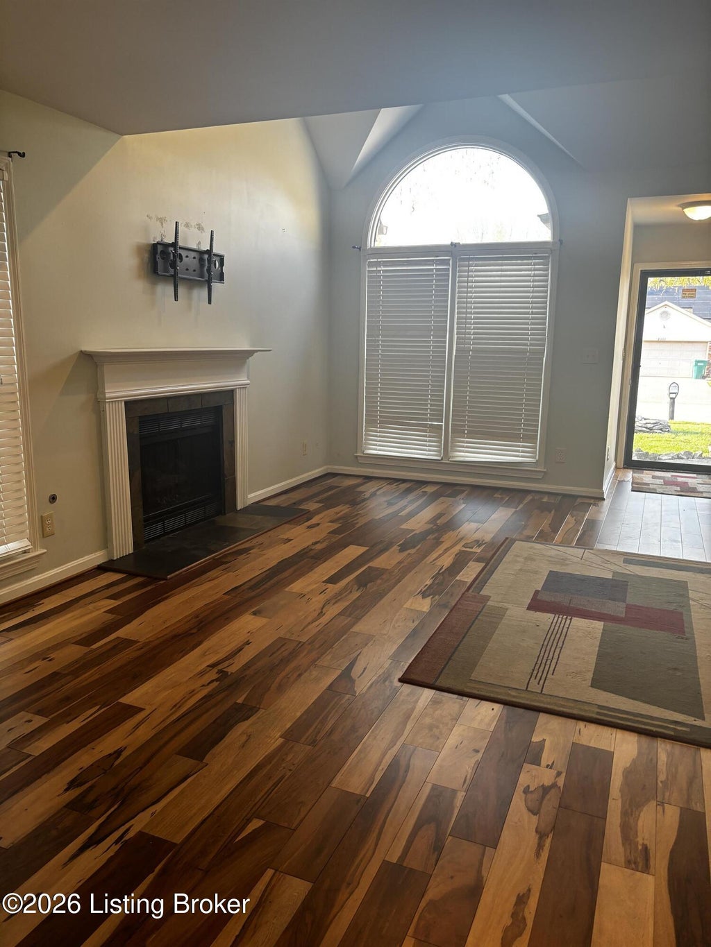 Photo of 8112 Cloudcroft Ln, Louisville, KY 40220 (MLS # 1729044)