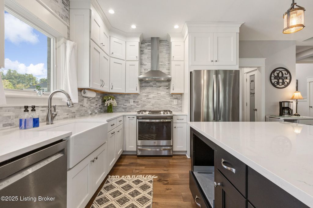 Photo of 17511 Shakes Creek Dr, Louisville, KY 40023 (MLS # 1714434)