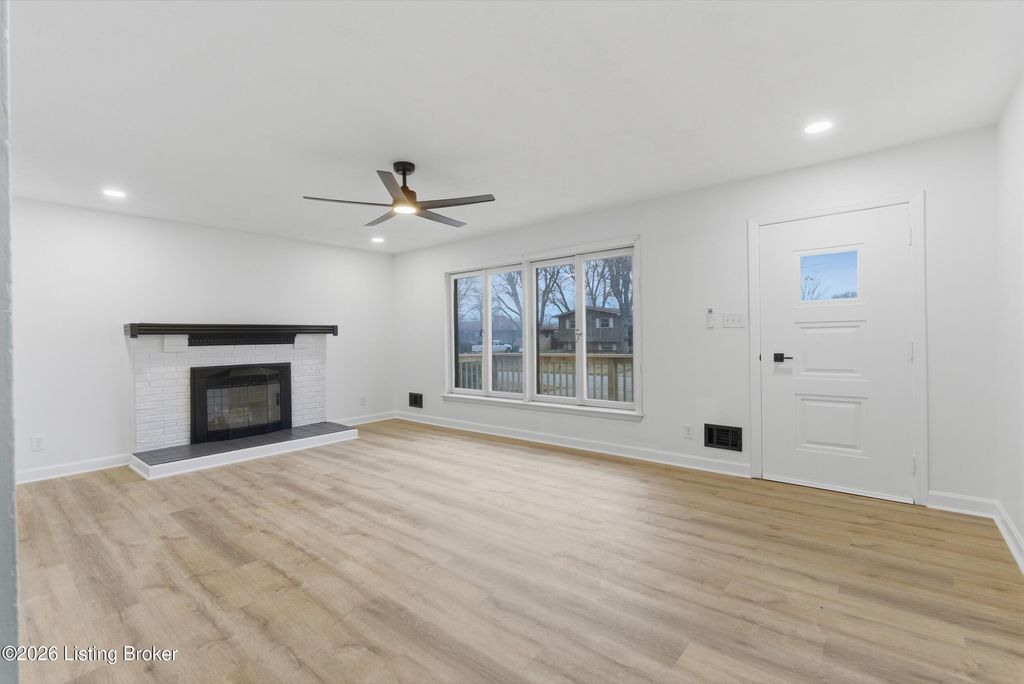 Photo of 8712 Cottingham Way, Louisville, KY 40258 (MLS # 1707132)