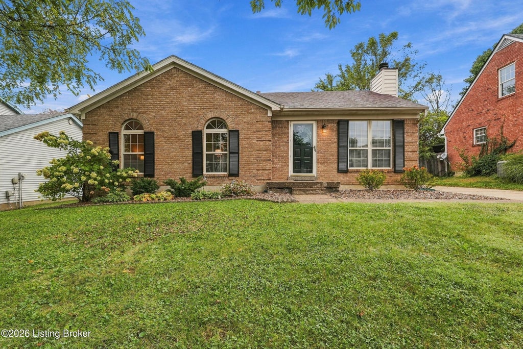 Photo of 4914 Bova Way, Louisville, KY 40291 (MLS # 1733000)