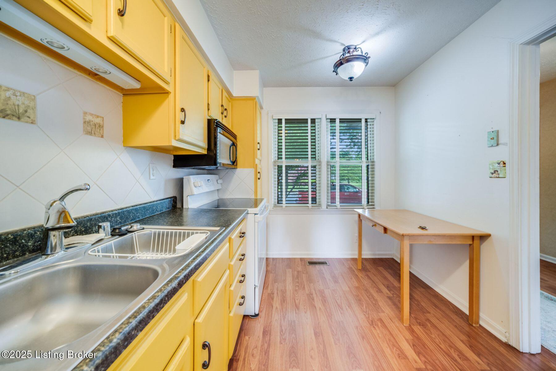 905 Loveall Ln, Louisville, Kentucky image 3