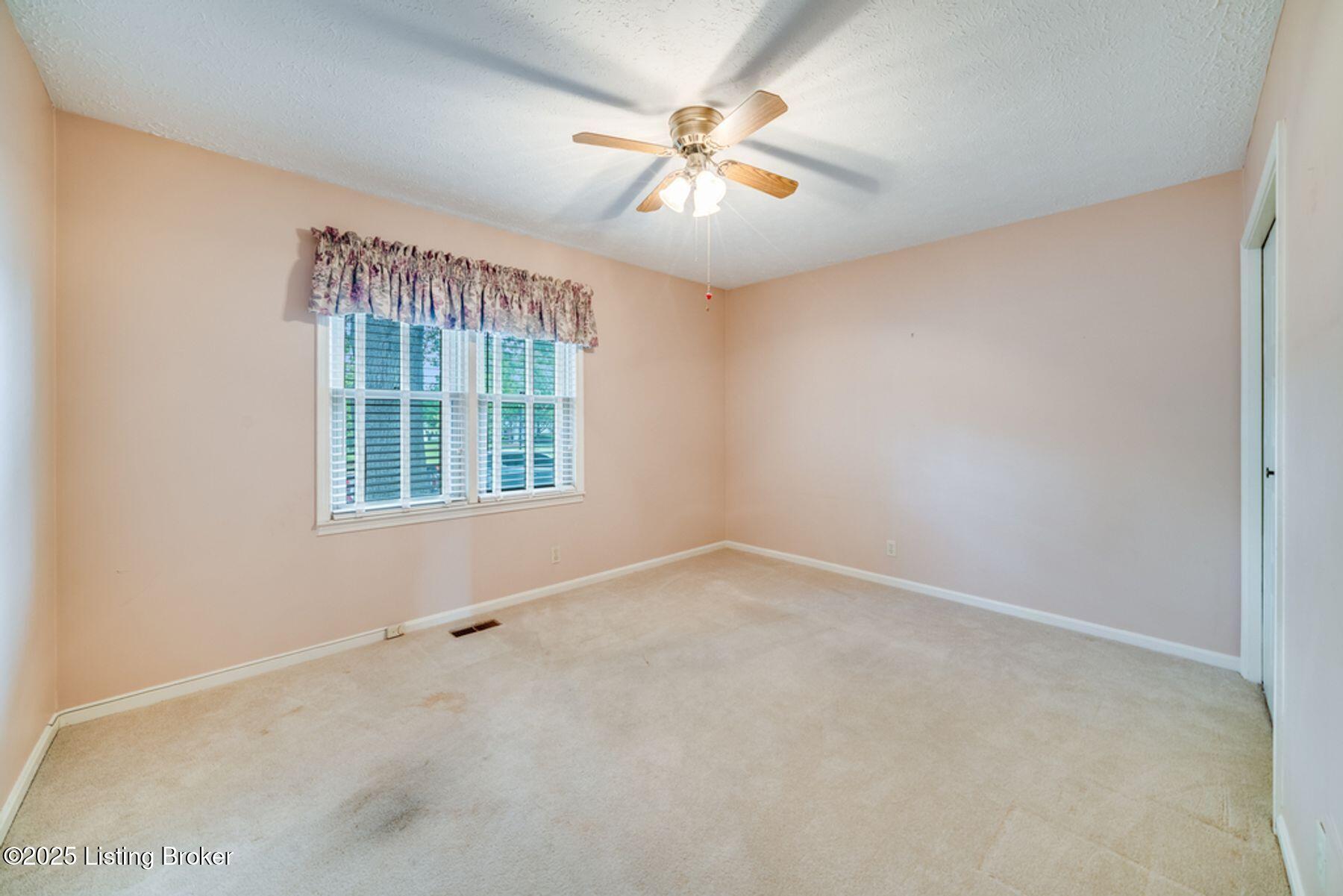 905 Loveall Ln, Louisville, Kentucky image 16