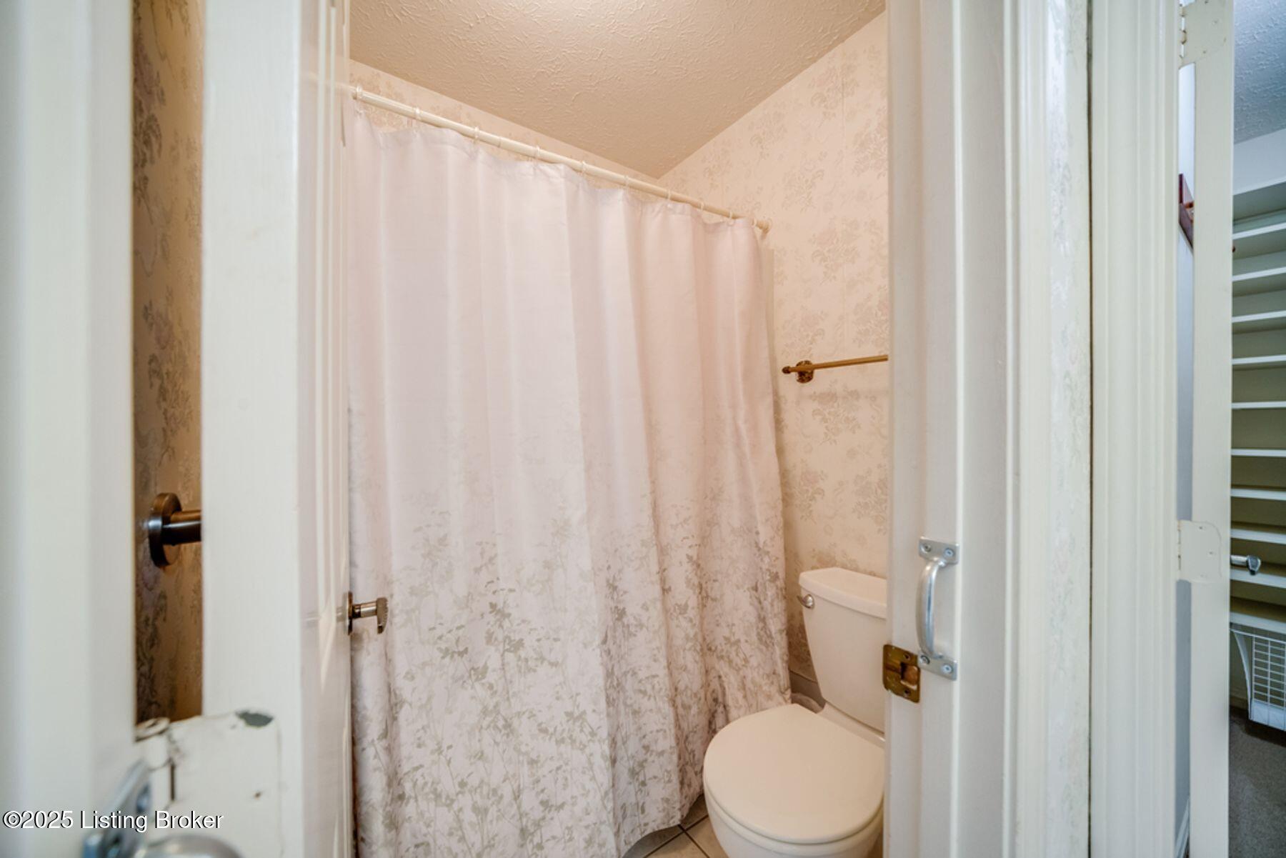 905 Loveall Ln, Louisville, Kentucky image 12