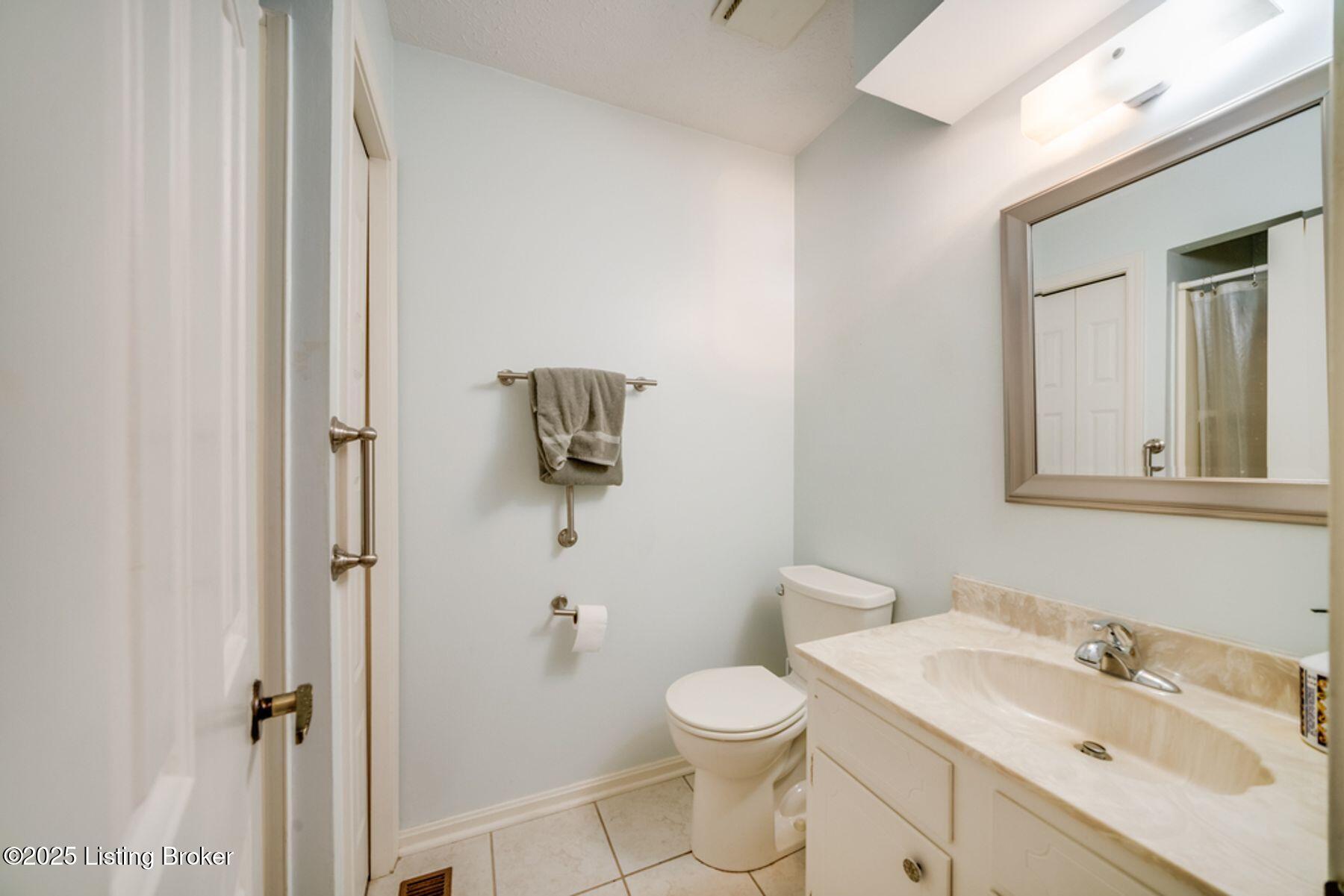 905 Loveall Ln, Louisville, Kentucky image 14