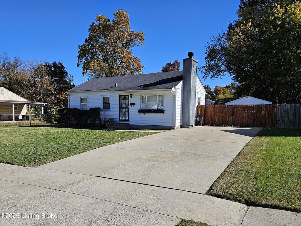 Photo of 7511 Nancy Ln, Louisville, KY 40258 (MLS # 1703968)