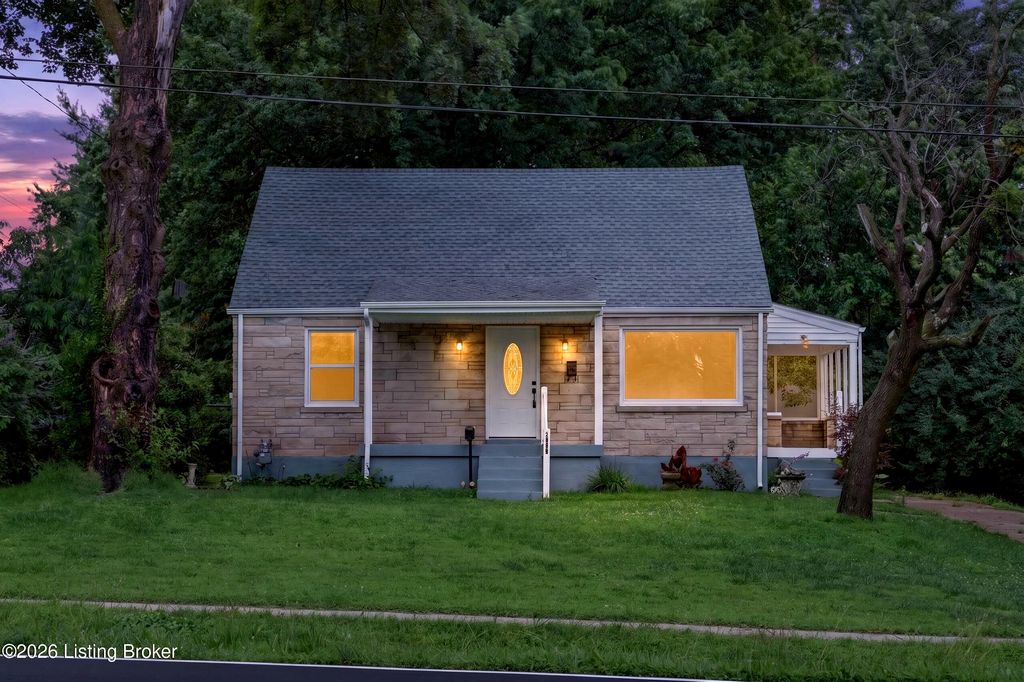 Photo of 1845 Farnsley Rd, Louisville, KY 40216 (MLS # 1722374)