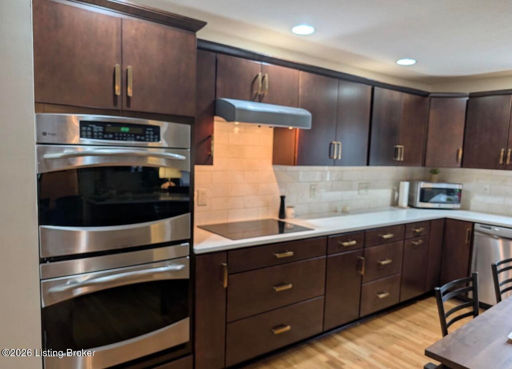 Photo of 9001 Thelma Ln, Louisville, KY 40220 (MLS # 1707729)