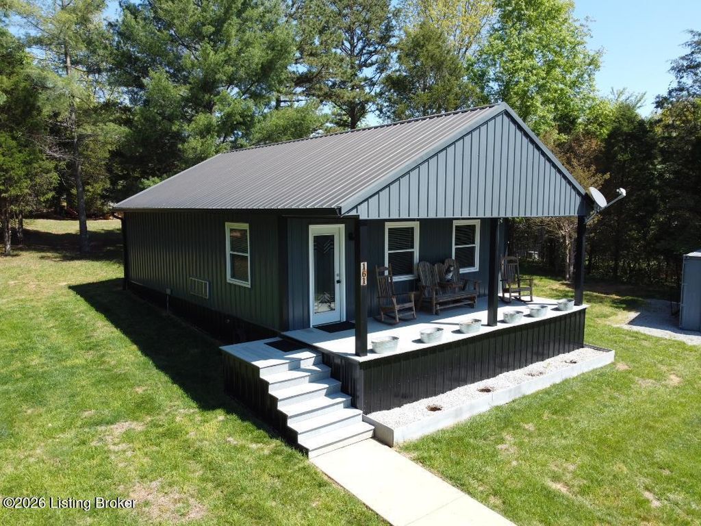 Photo of 161 Tomahawk Cir, Falls Of Rough, KY 40119 (MLS # 1717439)
