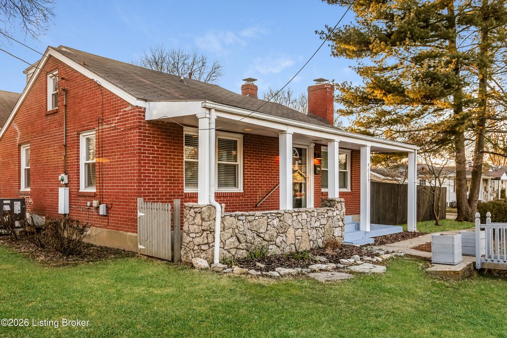 Photo of 4034 Franklin Ave, Louisville, KY 40213 (MLS # 1706962)