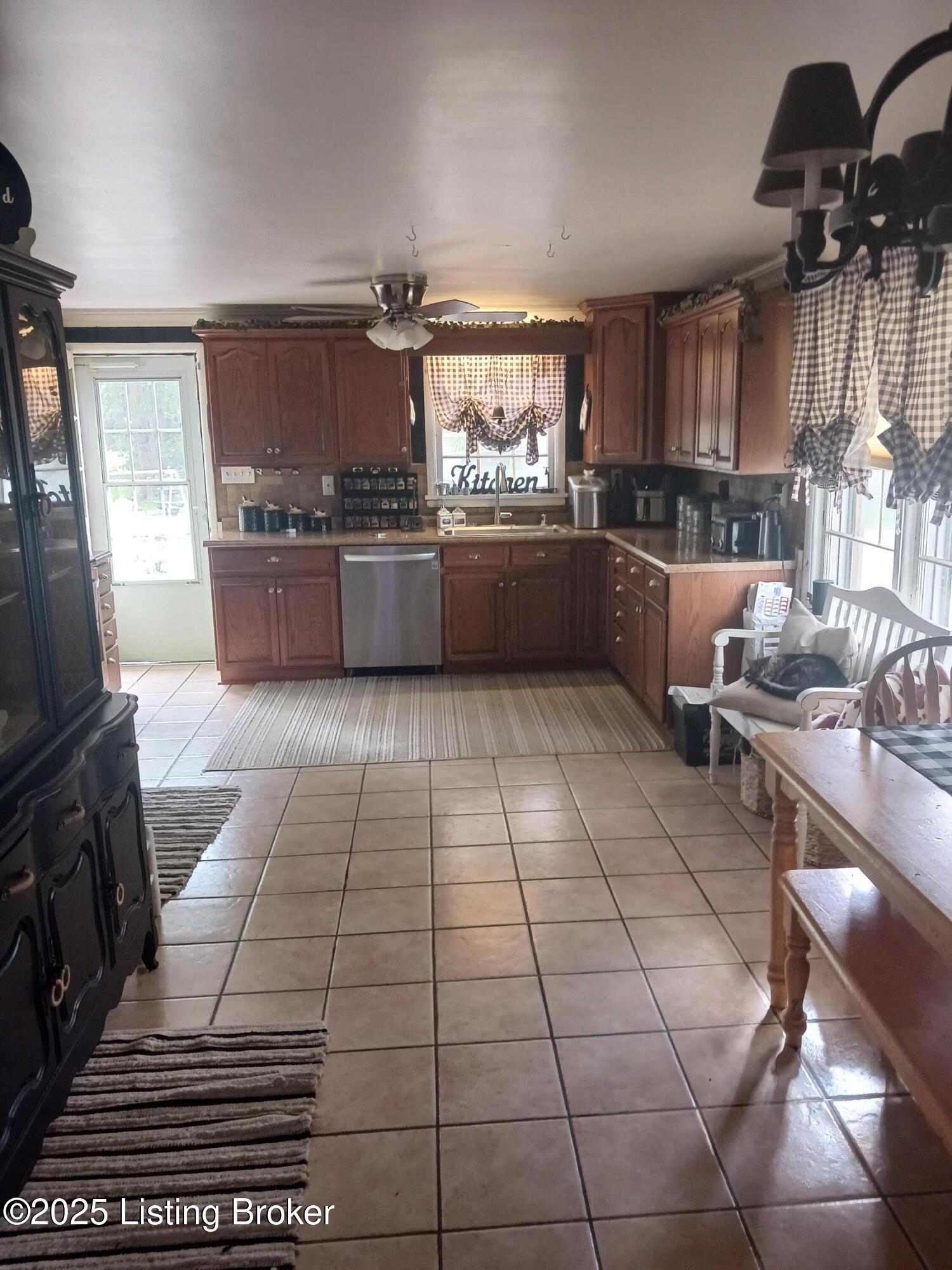 7702 Edna M Rd, Louisville, Pennsylvania image 21