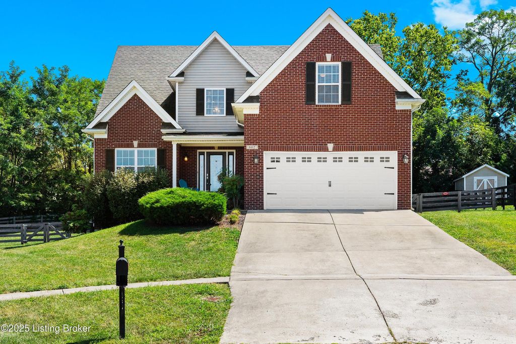 Photo of 602 Falcon Ridge Ln, La Grange, KY 40031 (MLS # 1697787)