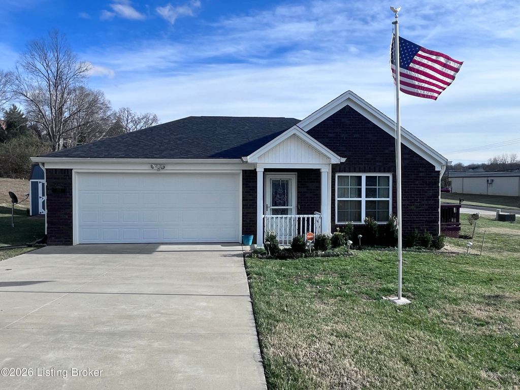 Photo of 154 Tuscany Ln, Vine Grove, KY 40175 (MLS # 1706715)