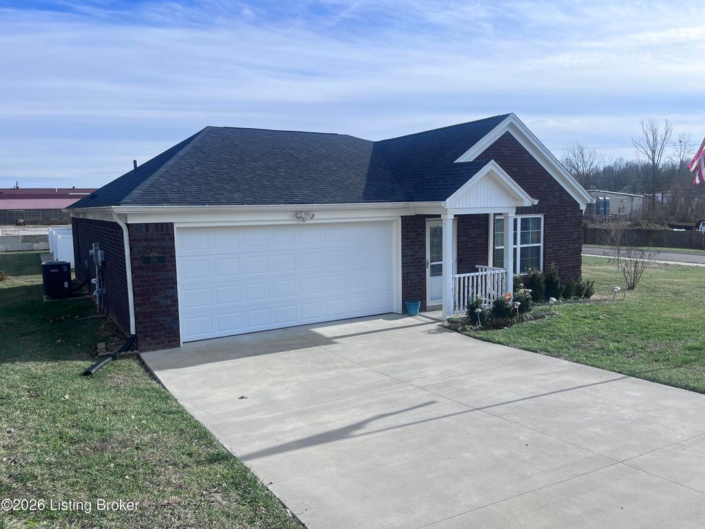 Photo of 154 Tuscany Ln, Vine Grove, KY 40175 (MLS # 1706715)