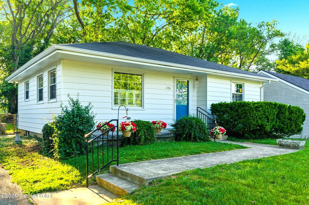 Photo of 246 Webbmont Cir, Shelbyville, KY 40065 (MLS # 1715669)